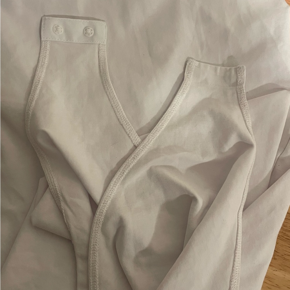 ⭐️ 2/$15 SALE ⭐️Mangopop Short Sleeve Bodysuit - Picture 3 of 4